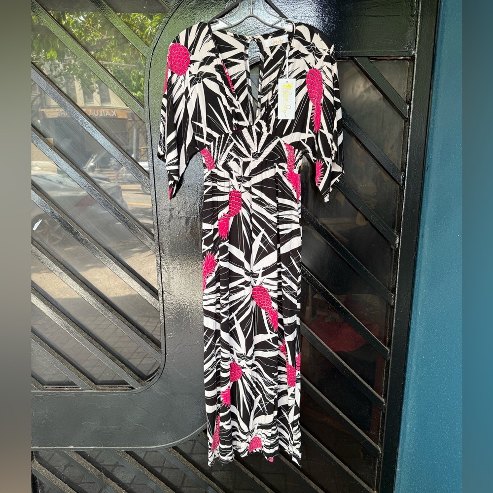 Ava Sky address Hoku XS Black and Pink pineapple Dress